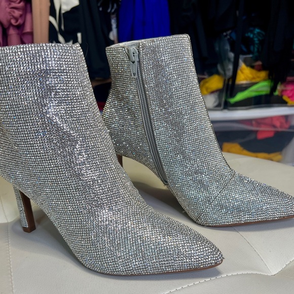 Elegant Silver Ankle Boots - Picture 1 of 2